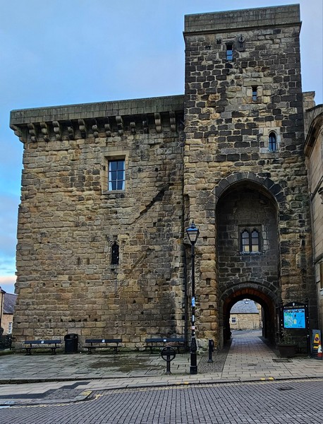 alt="Moot Hall Hexham with blue skies behind"
